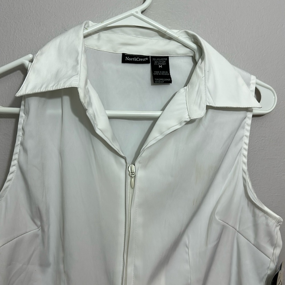 White Sleeveless Zip-Up Top size M NWT - Picture 2 of 5